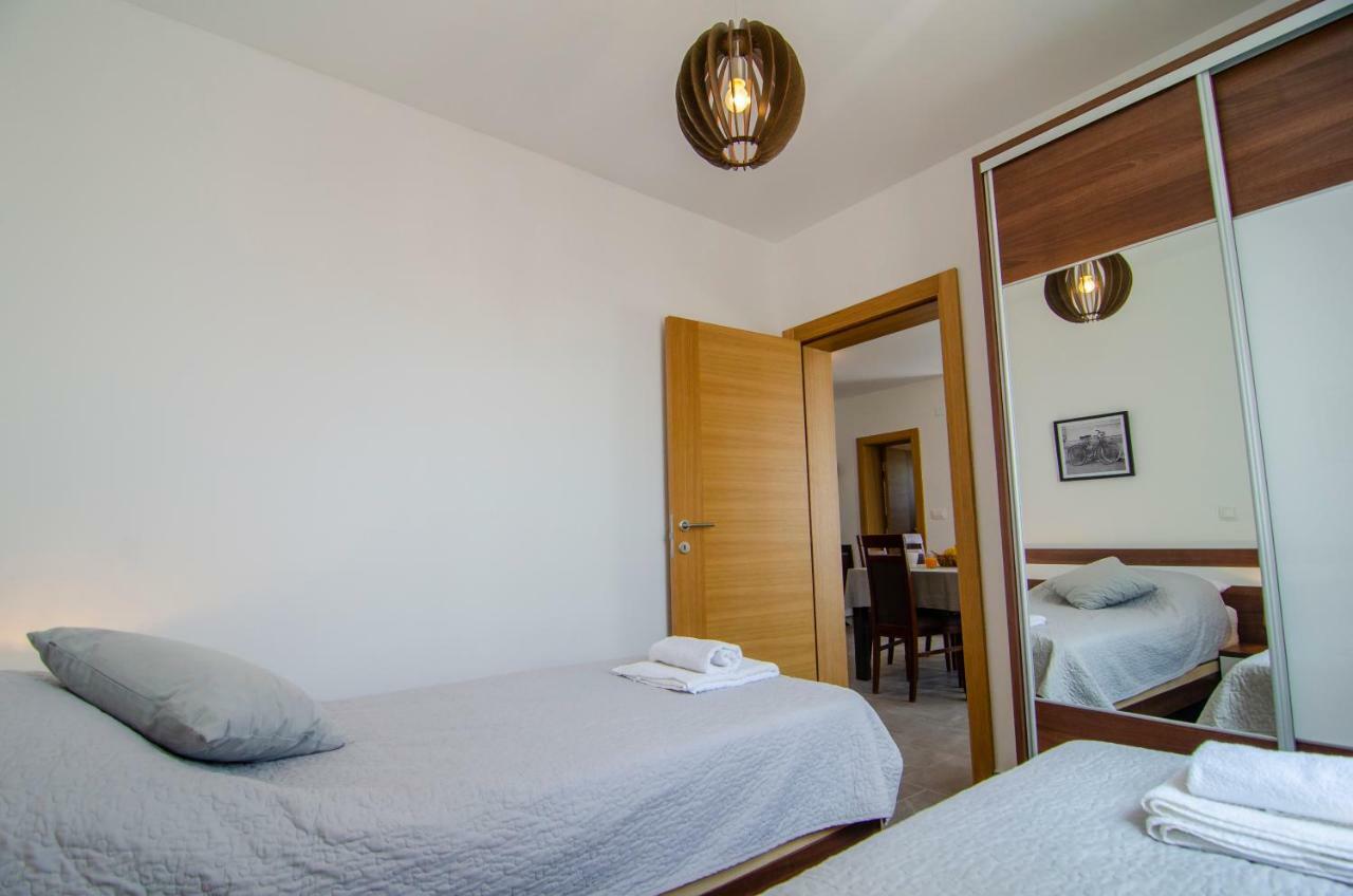 Apartments Sara 3 Bol Luaran gambar