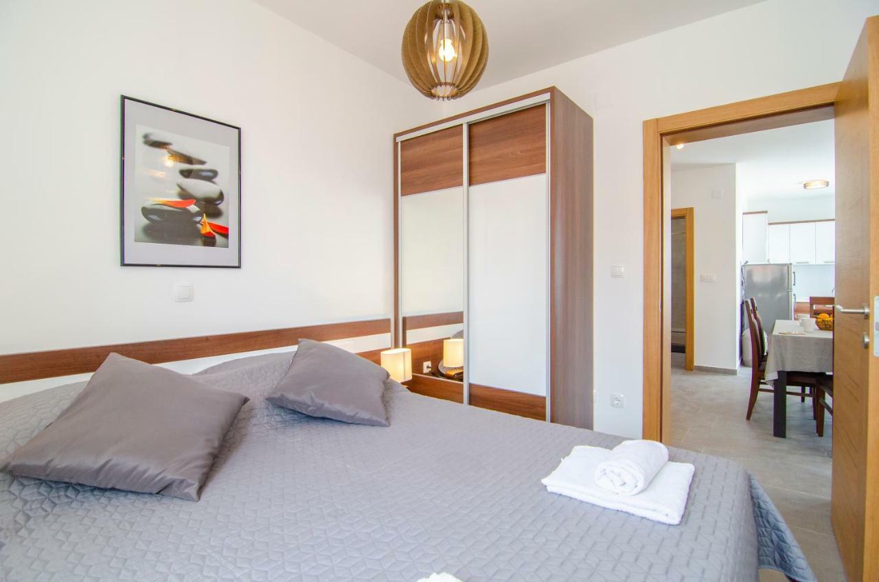 Apartments Sara 3 Bol Luaran gambar