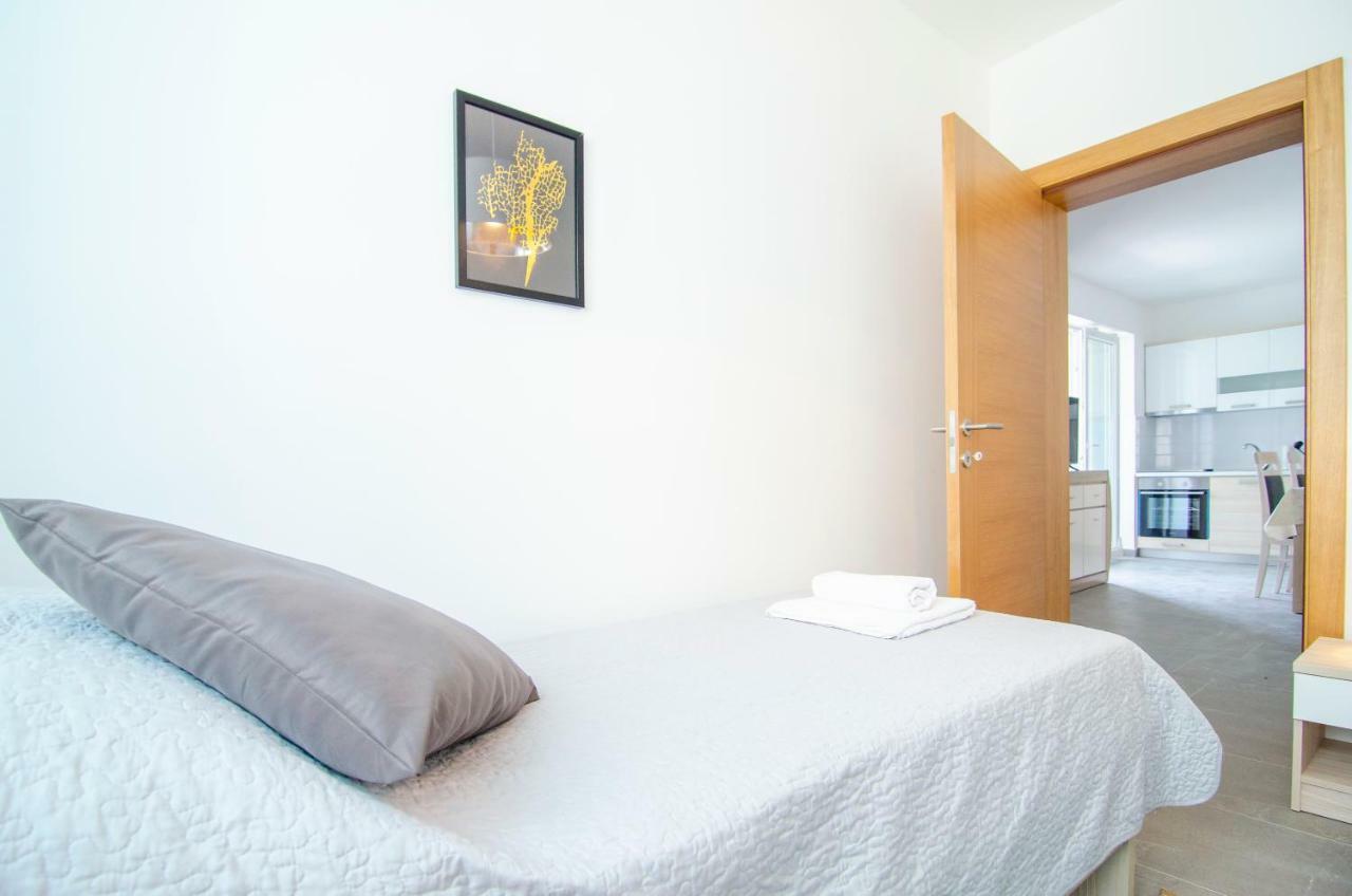 Apartments Sara 3 Bol Luaran gambar