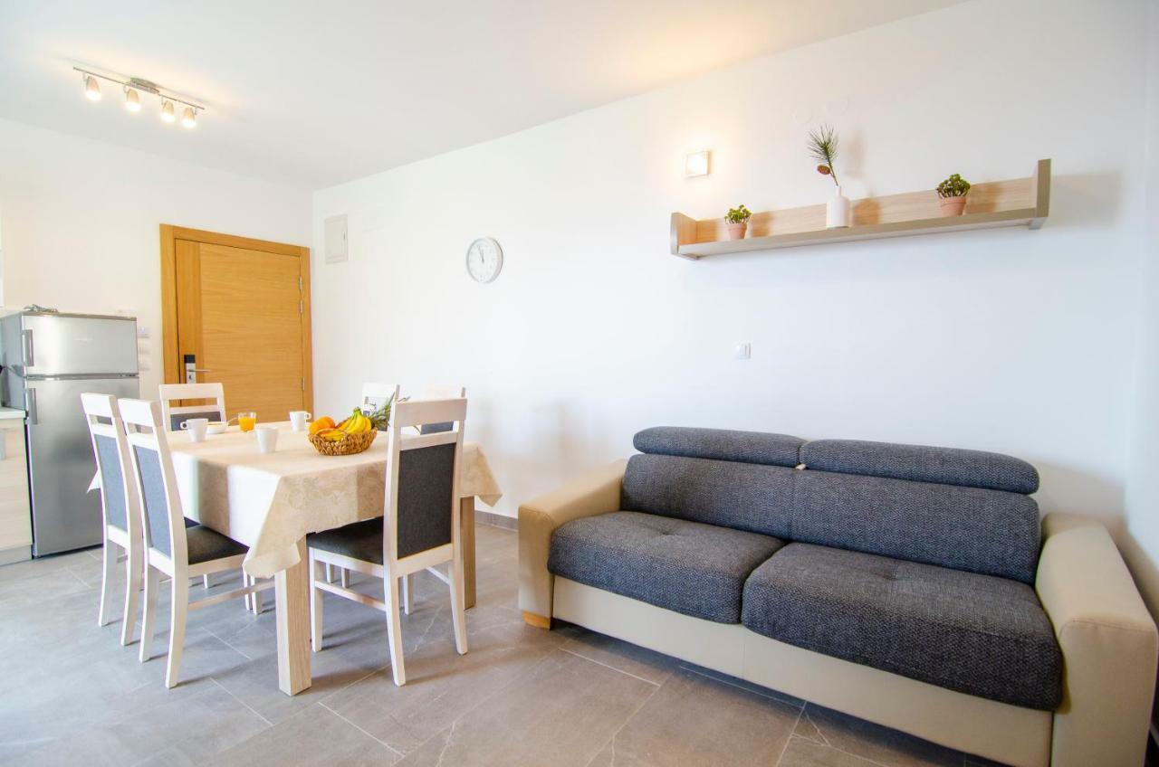Apartments Sara 3 Bol Luaran gambar
