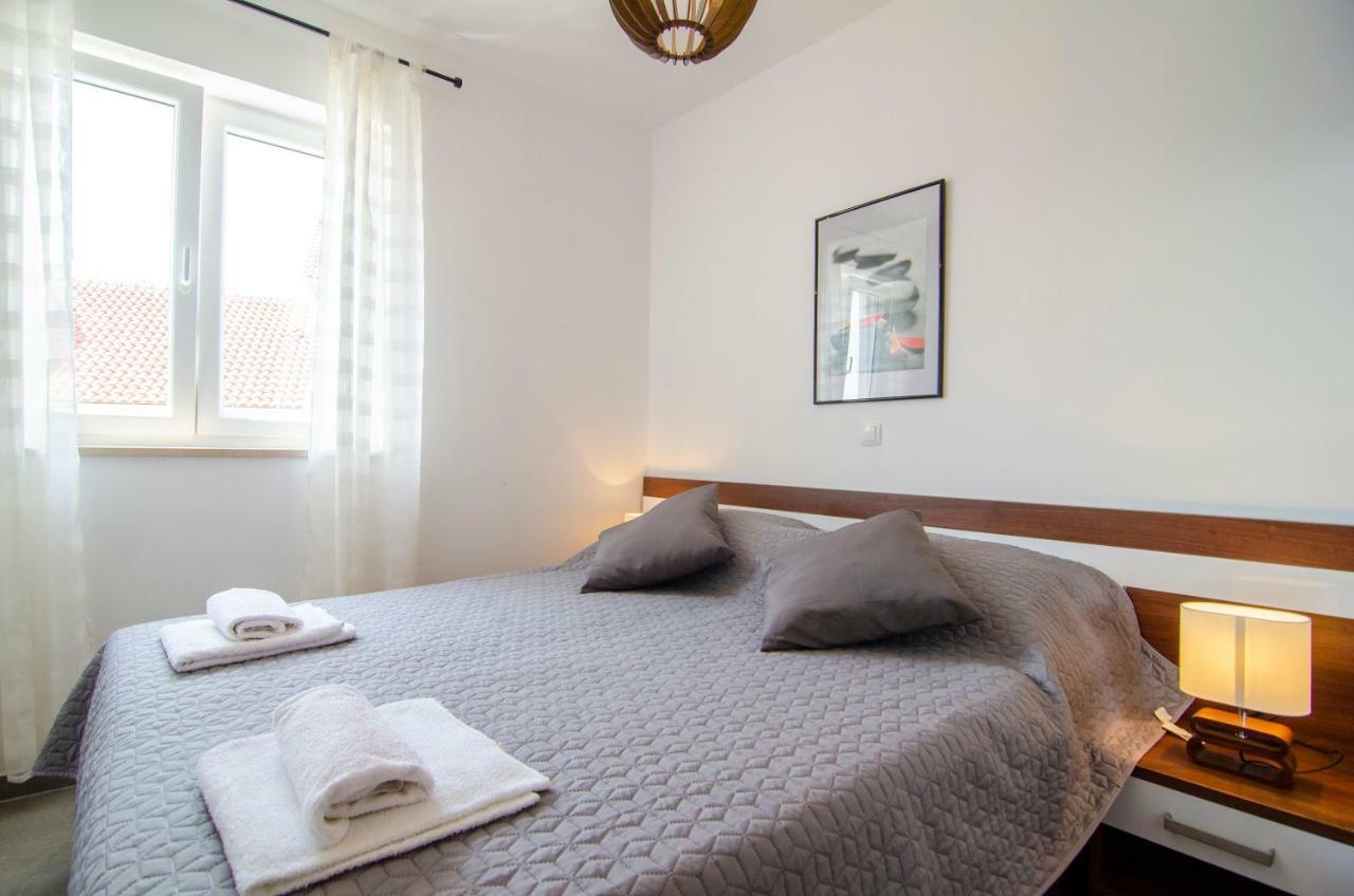 Apartments Sara 3 Bol Luaran gambar
