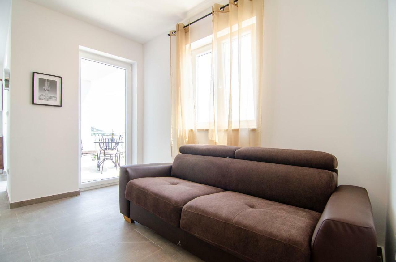 Apartments Sara 3 Bol Luaran gambar