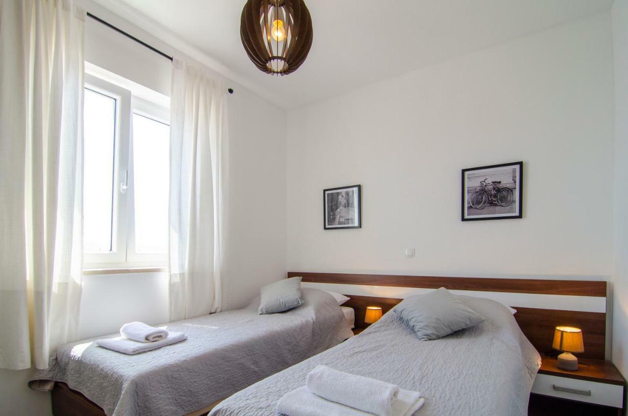 Apartments Sara 3 Bol Luaran gambar