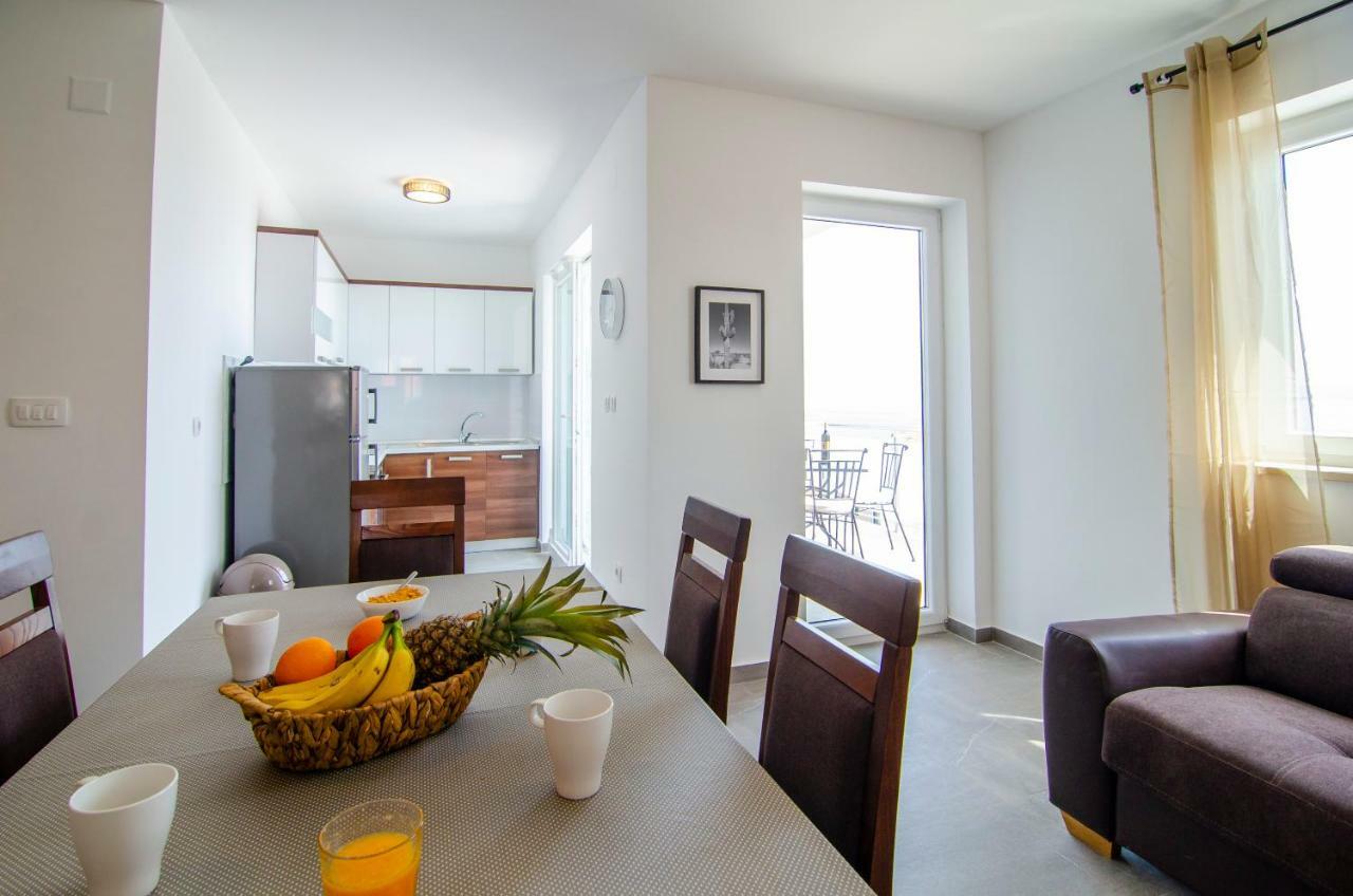 Apartments Sara 3 Bol Luaran gambar