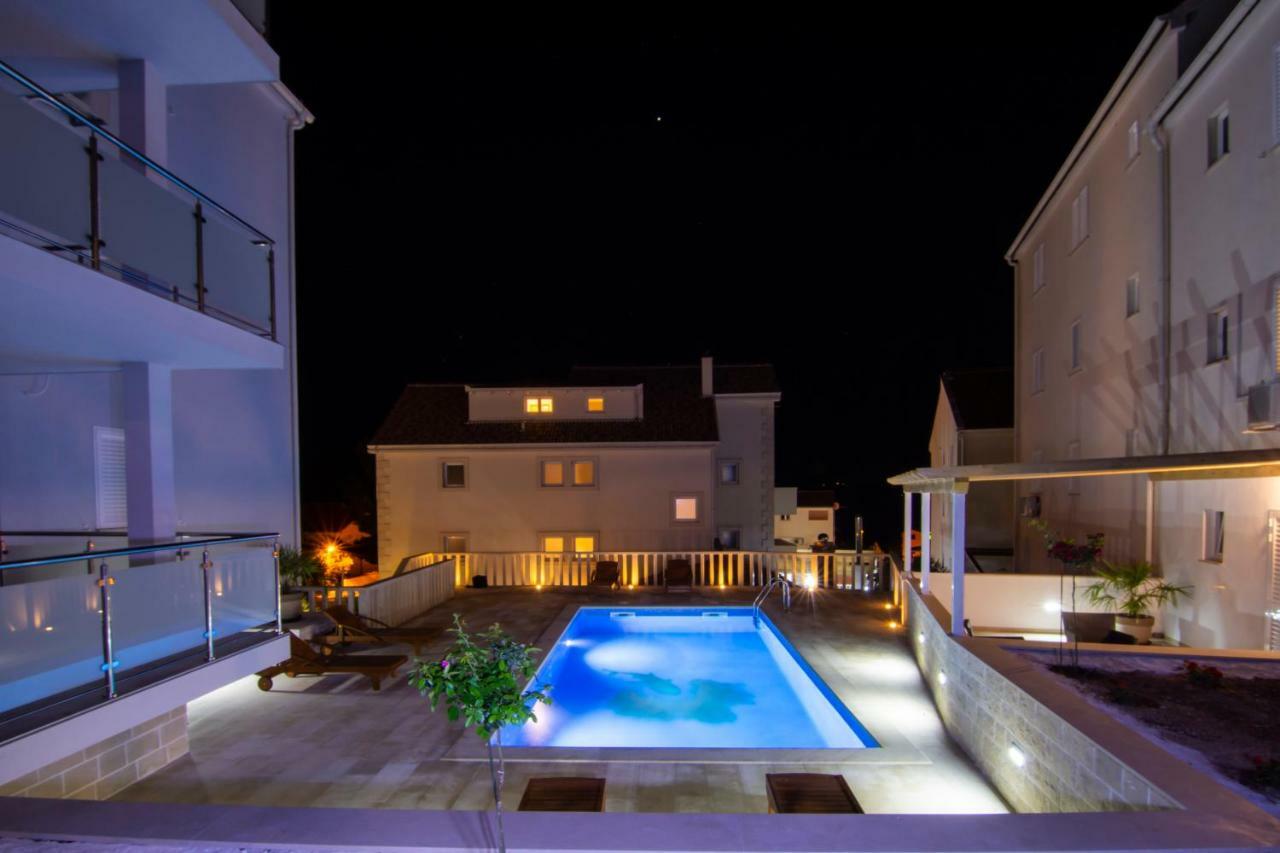 Apartments Sara 3 Bol Luaran gambar