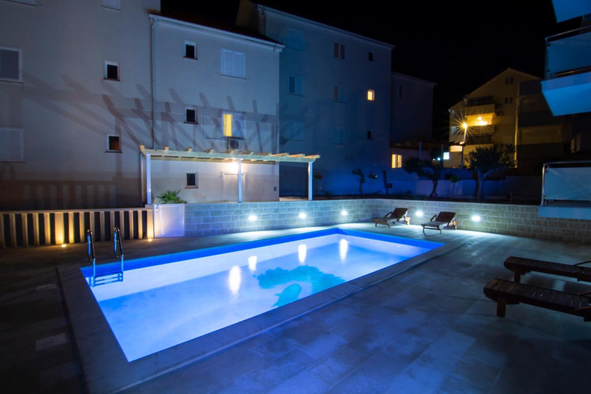 Apartments Sara 3 Bol Luaran gambar
