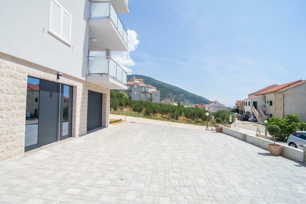 Apartments Sara 3 Bol Luaran gambar