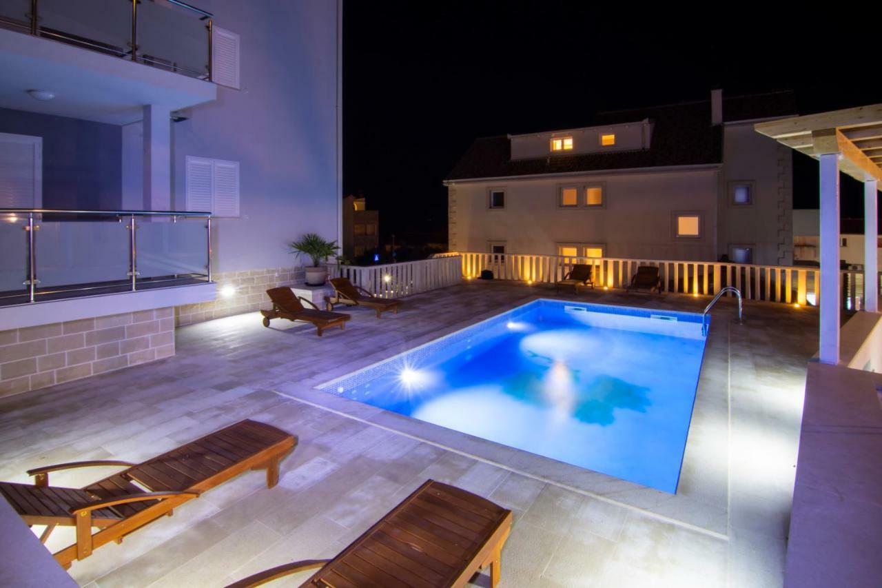 Apartments Sara 3 Bol Luaran gambar