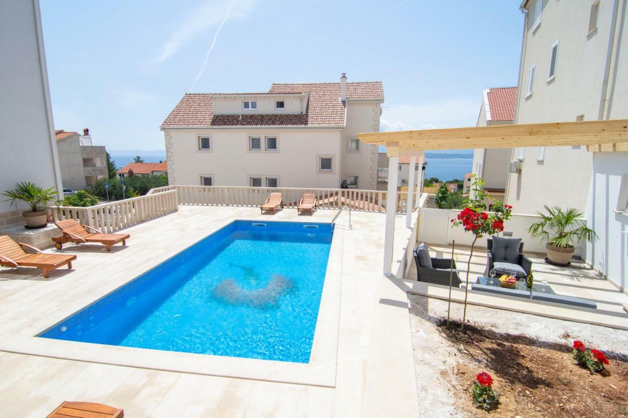 Apartments Sara 3 Bol Luaran gambar