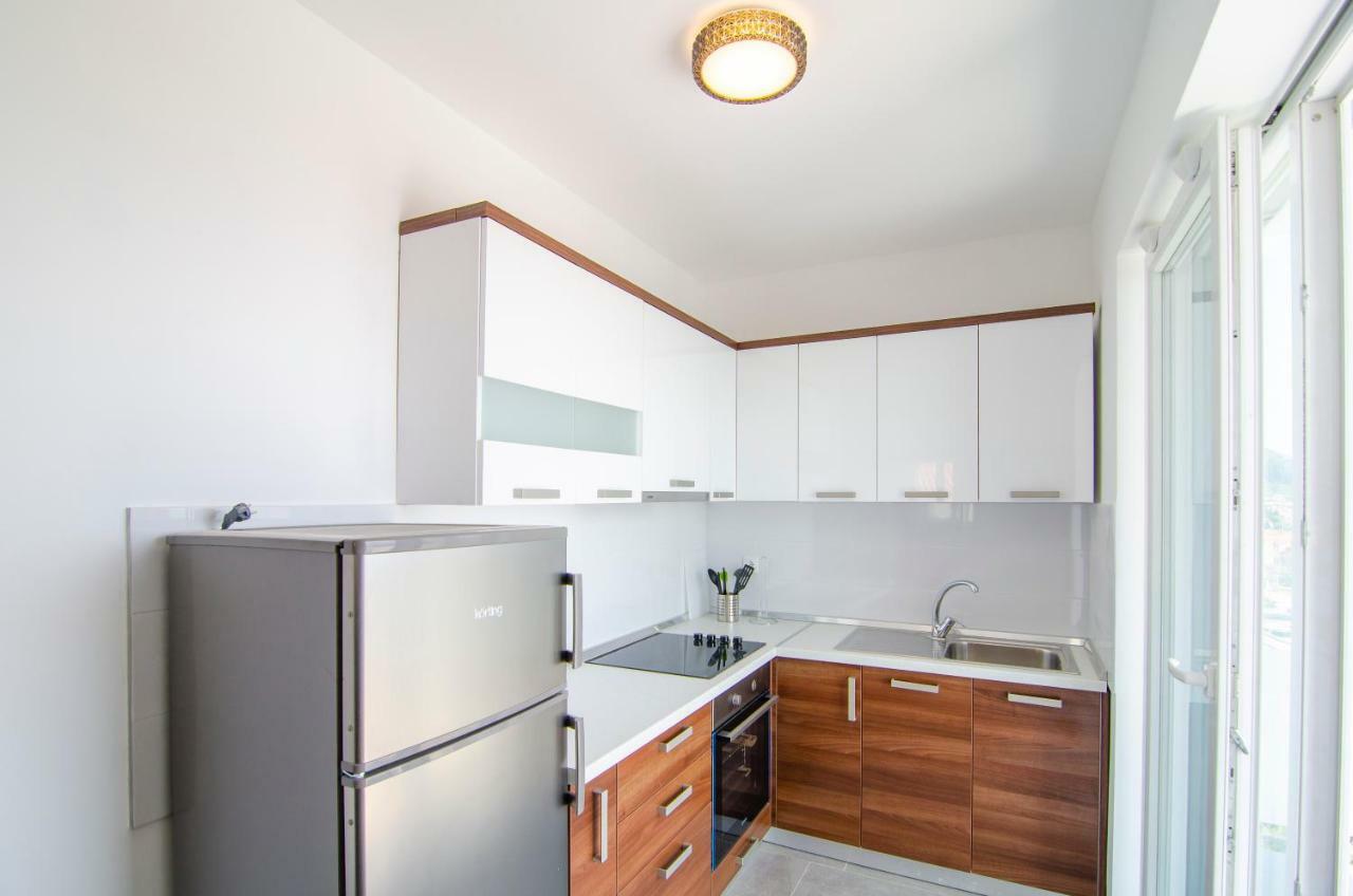 Apartments Sara 3 Bol Luaran gambar