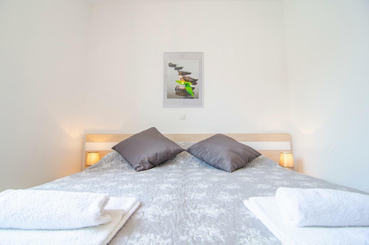 Apartments Sara 3 Bol Luaran gambar