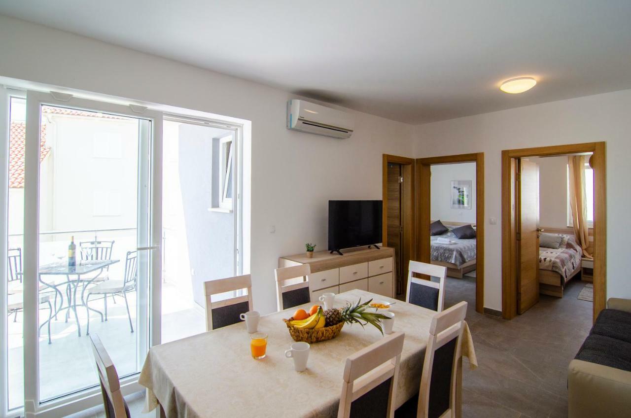 Apartments Sara 3 Bol Luaran gambar