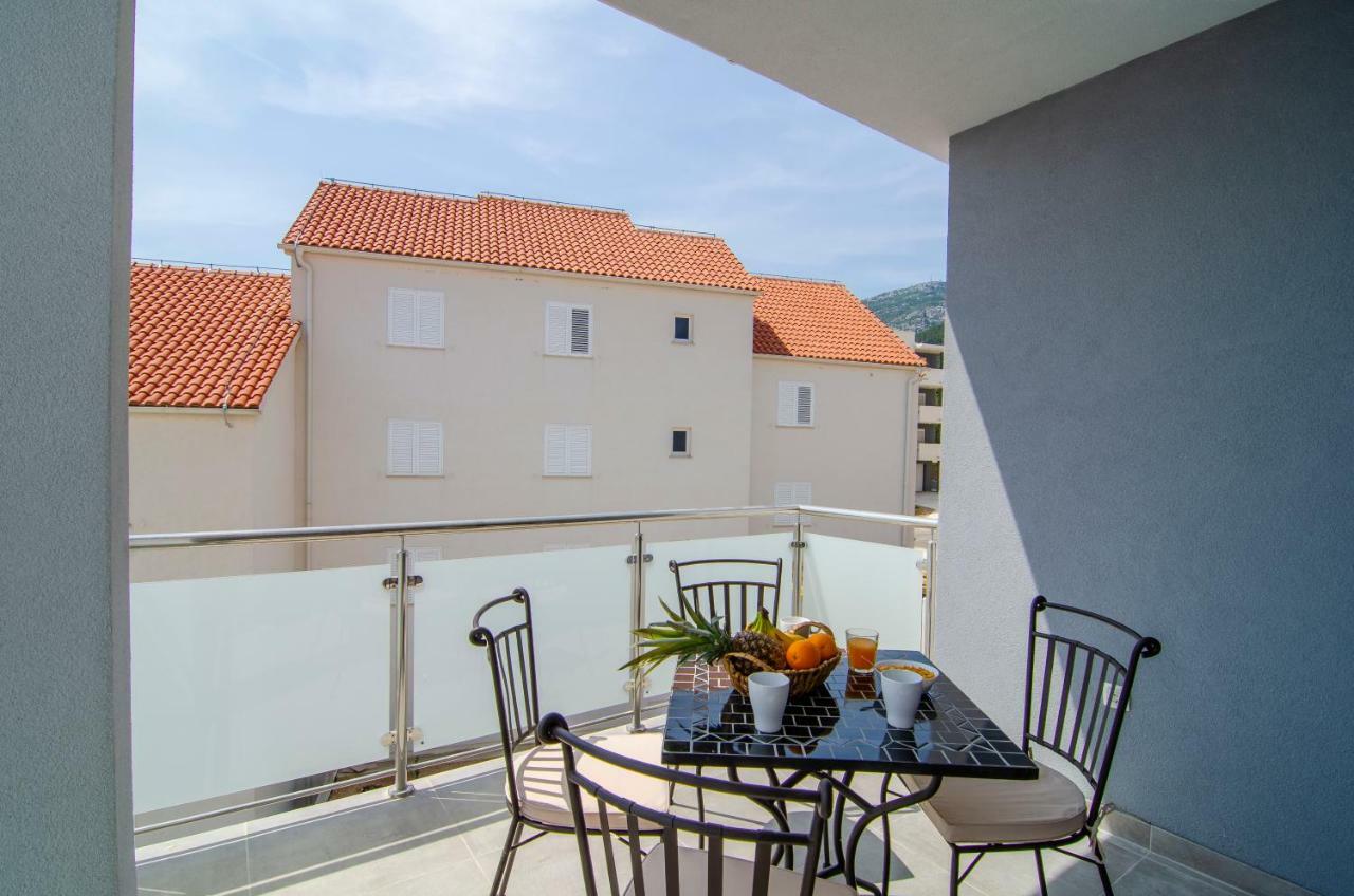 Apartments Sara 3 Bol Luaran gambar