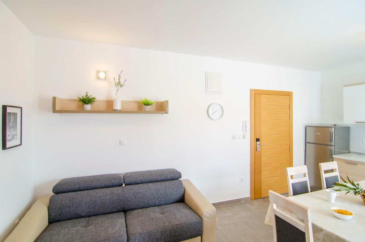 Apartments Sara 3 Bol Luaran gambar