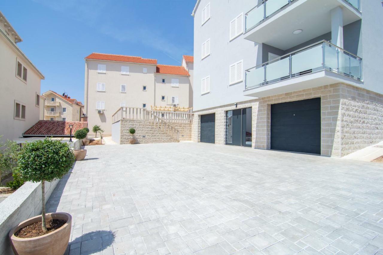 Apartments Sara 3 Bol Luaran gambar