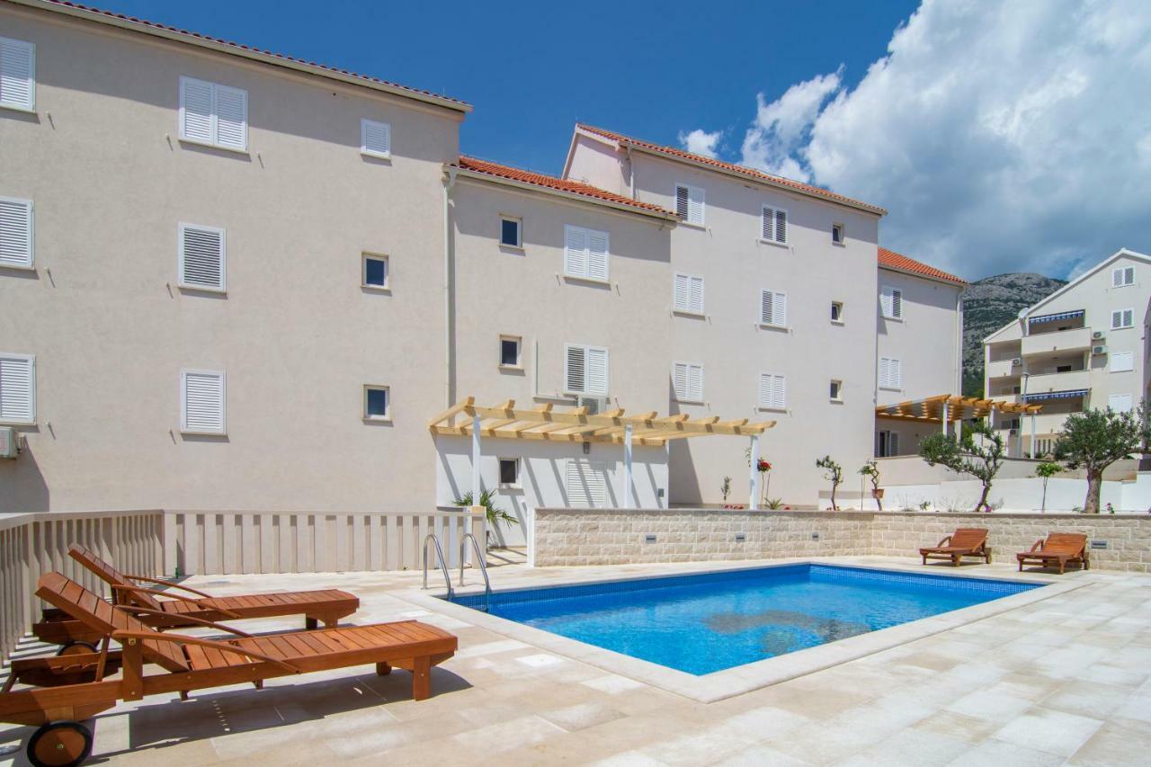 Apartments Sara 3 Bol Luaran gambar