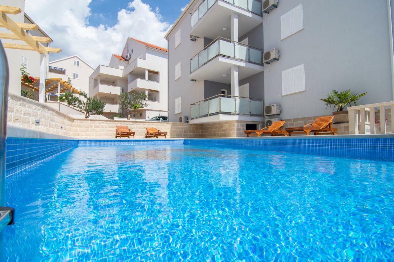 Apartments Sara 3 Bol Luaran gambar